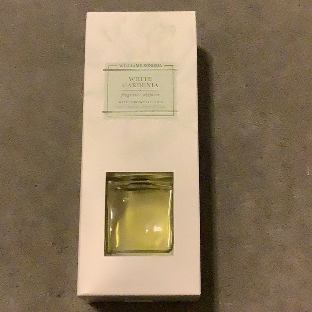 Williams Sonoma Fragrance Diffuser with essential oil